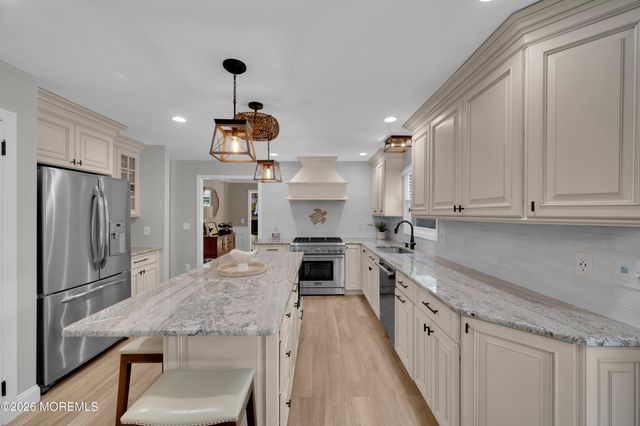33 Baldwin Avenue, Morganville, NJ 07751