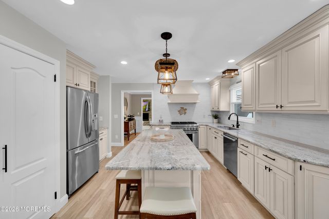 33 Baldwin Avenue, Morganville, NJ 07751