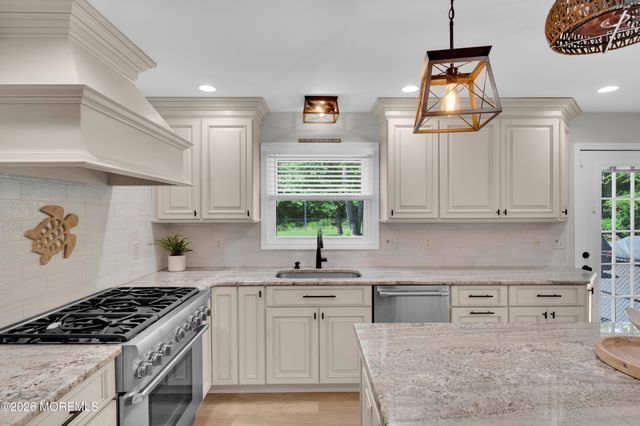 33 Baldwin Avenue, Morganville, NJ 07751