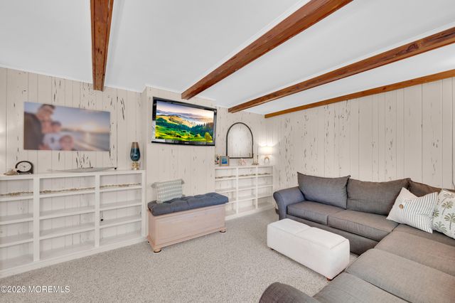 33 Baldwin Avenue, Morganville, NJ 07751