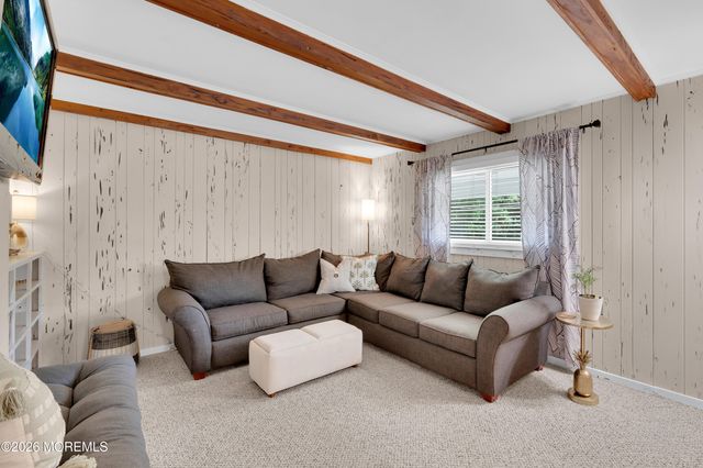33 Baldwin Avenue, Morganville, NJ 07751