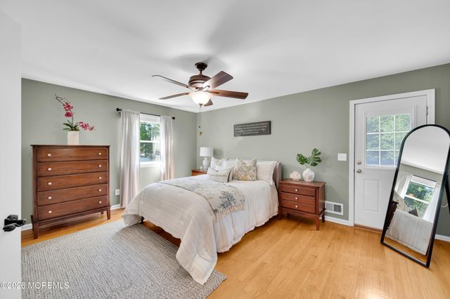 33 Baldwin Avenue, Morganville, NJ 07751