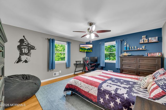 33 Baldwin Avenue, Morganville, NJ 07751