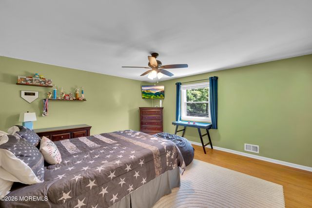 33 Baldwin Avenue, Morganville, NJ 07751