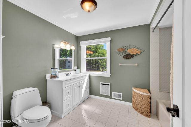 33 Baldwin Avenue, Morganville, NJ 07751