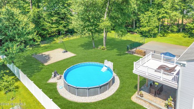33 Baldwin Avenue, Morganville, NJ 07751