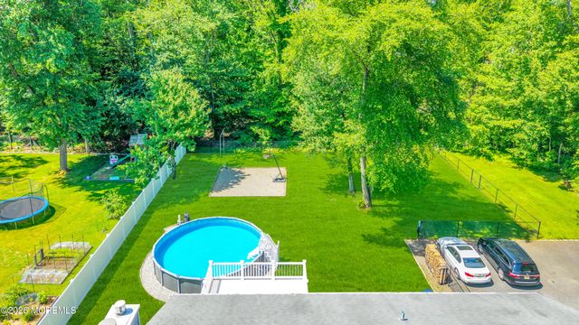 33 Baldwin Avenue, Morganville, NJ 07751