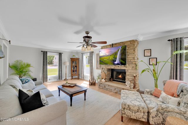 33 Baldwin Avenue, Morganville, NJ 07751