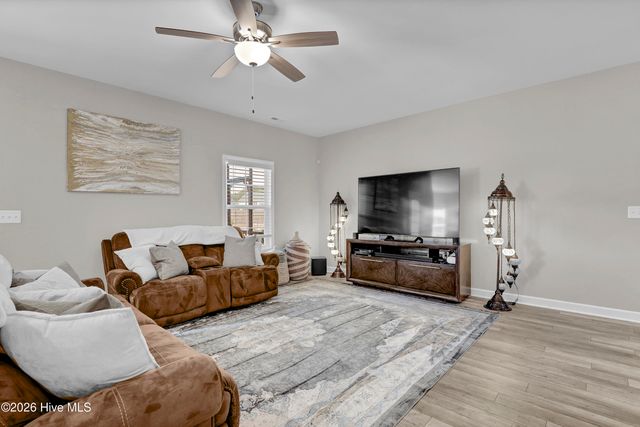 402 Reynolds Court, Sneads Ferry, NC 28460