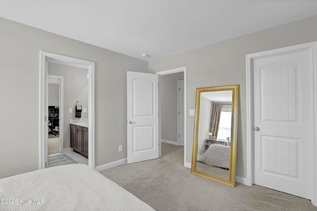 402 Reynolds Court, Sneads Ferry, NC 28460