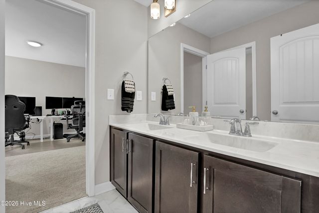 402 Reynolds Court, Sneads Ferry, NC 28460
