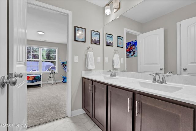 402 Reynolds Court, Sneads Ferry, NC 28460