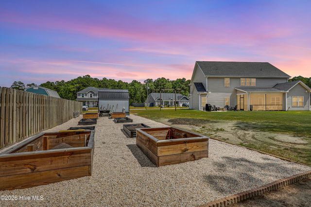 402 Reynolds Court, Sneads Ferry, NC 28460