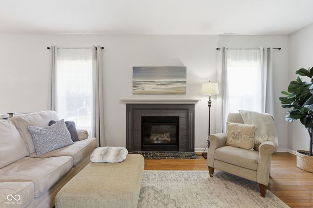 8240 Thorn Bend Drive, Indianapolis, IN 46278