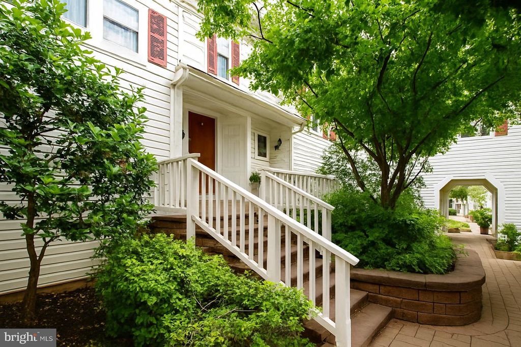 2905 S WOODSTOCK ST #C, Arlington, VA 22206