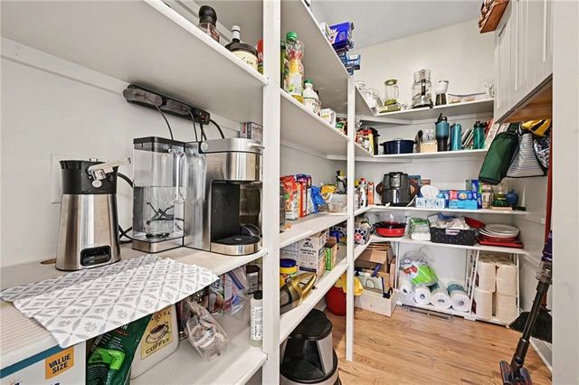 9297 Lime Stone Road, Parkville, MO 64152