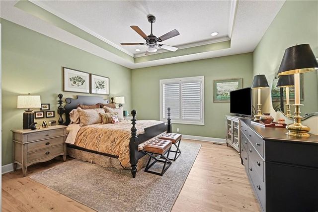 9297 Lime Stone Road, Parkville, MO 64152