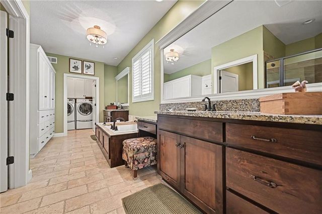 9297 Lime Stone Road, Parkville, MO 64152