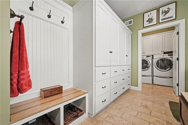 9297 Lime Stone Road, Parkville, MO 64152