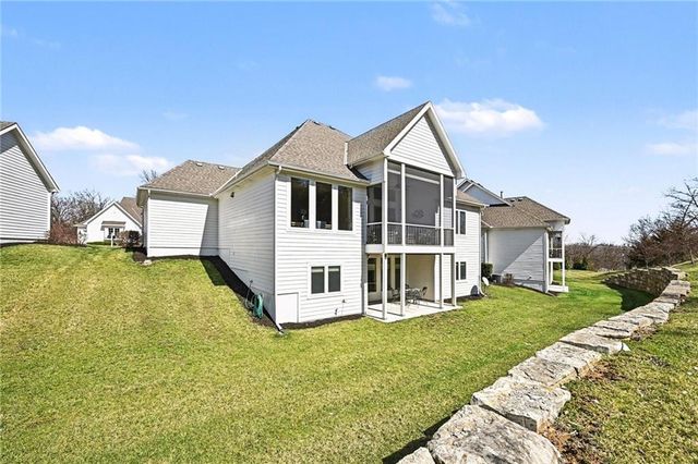 9297 Lime Stone Road, Parkville, MO 64152