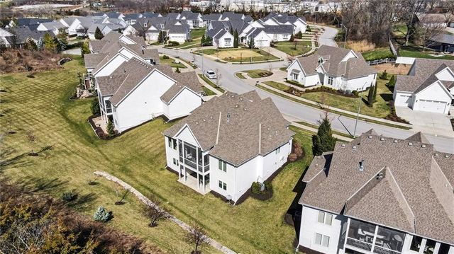 9297 Lime Stone Road, Parkville, MO 64152