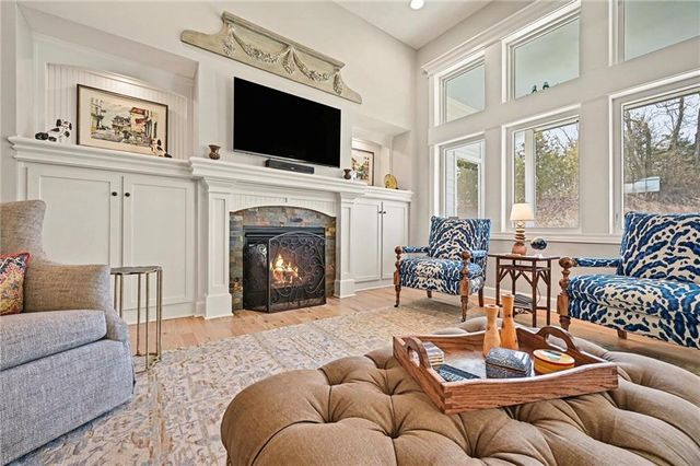 9297 Lime Stone Road, Parkville, MO 64152