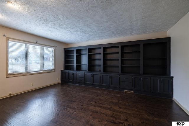 3606 S 74th Street, Omaha, NE 68124