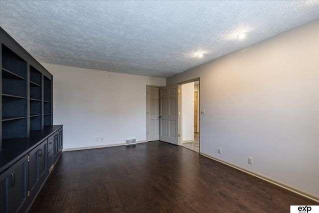 3606 S 74th Street, Omaha, NE 68124