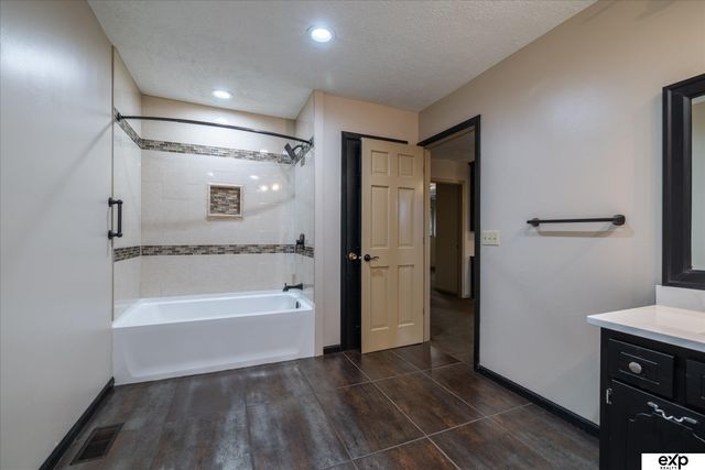 3606 S 74th Street, Omaha, NE 68124