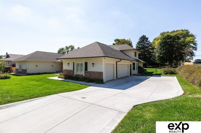 3606 S 74th Street, Omaha, NE 68124