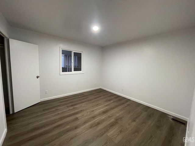 16 Torrey Pine Lane, Bakersfield, CA 93308