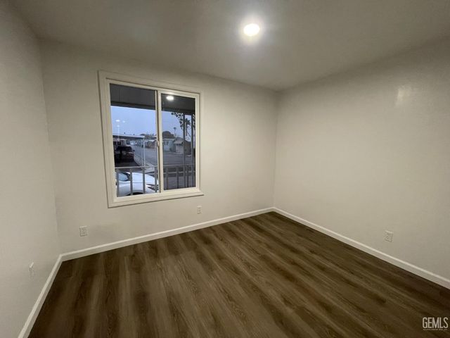 16 Torrey Pine Lane, Bakersfield, CA 93308