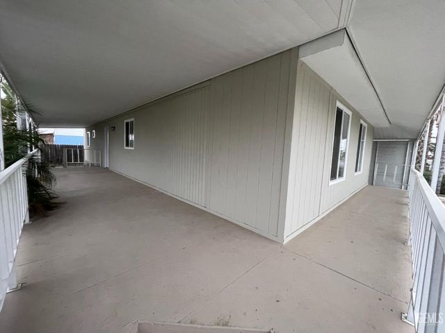 16 Torrey Pine Lane, Bakersfield, CA 93308