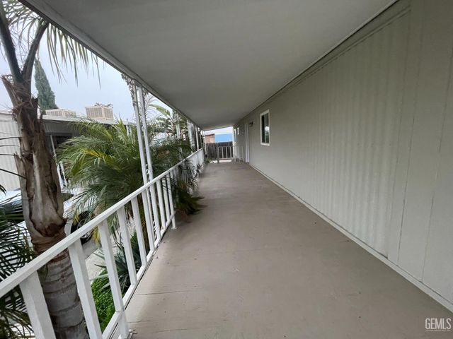 16 Torrey Pine Lane, Bakersfield, CA 93308