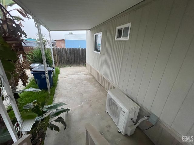 16 Torrey Pine Lane, Bakersfield, CA 93308