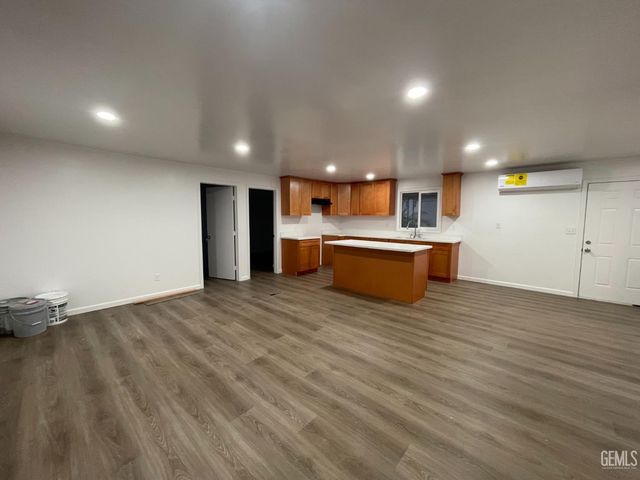 16 Torrey Pine Lane, Bakersfield, CA 93308