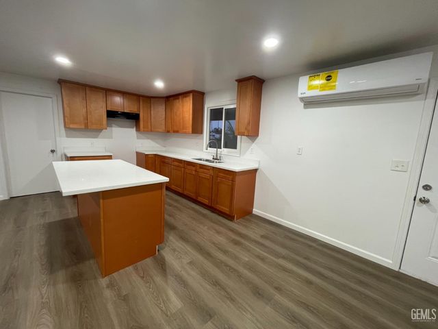16 Torrey Pine Lane, Bakersfield, CA 93308