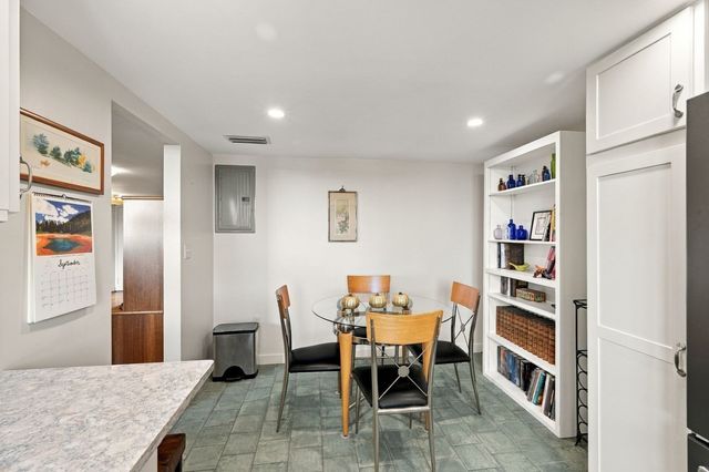 406 Paradise Road 3H, Swampscott, MA 01907