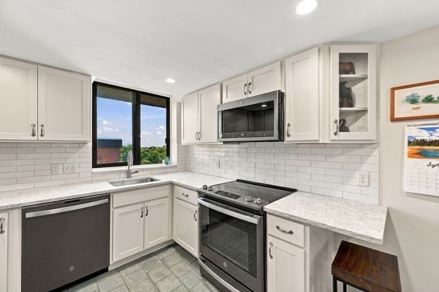 406 Paradise Road 3H, Swampscott, MA 01907