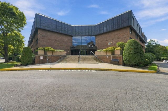 406 Paradise Road 3H, Swampscott, MA 01907