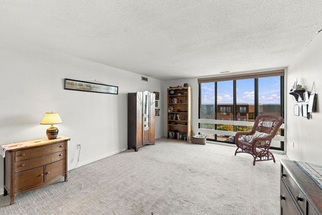 406 Paradise Road 3H, Swampscott, MA 01907