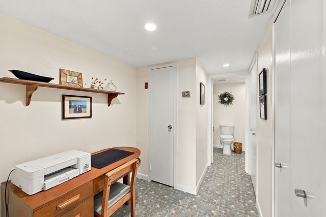 406 Paradise Road 3H, Swampscott, MA 01907