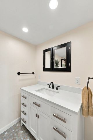 406 Paradise Road 3H, Swampscott, MA 01907