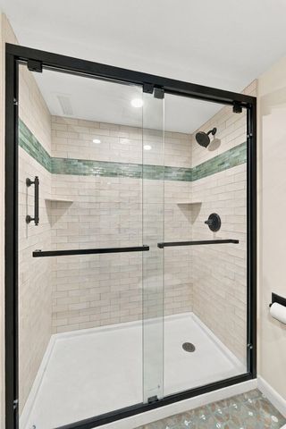 406 Paradise Road 3H, Swampscott, MA 01907