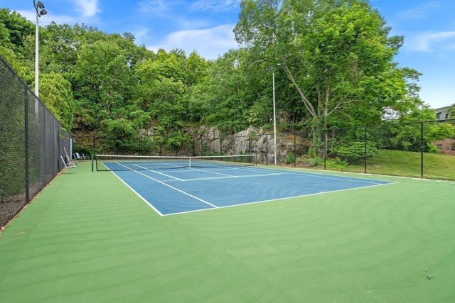 406 Paradise Road 3H, Swampscott, MA 01907