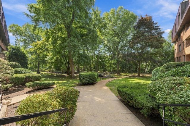 406 Paradise Road 3H, Swampscott, MA 01907