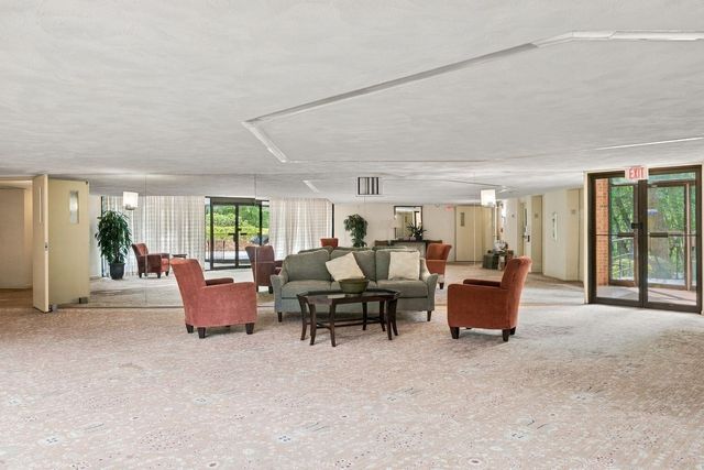 406 Paradise Road 3H, Swampscott, MA 01907