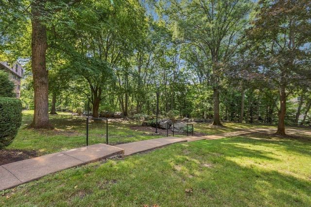406 Paradise Road 3H, Swampscott, MA 01907