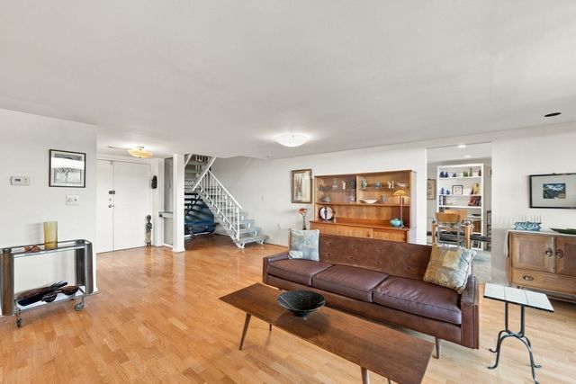 406 Paradise Road 3H, Swampscott, MA 01907
