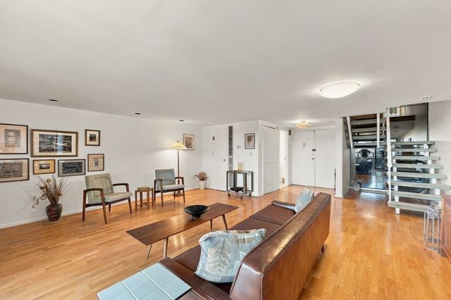 406 Paradise Road 3H, Swampscott, MA 01907